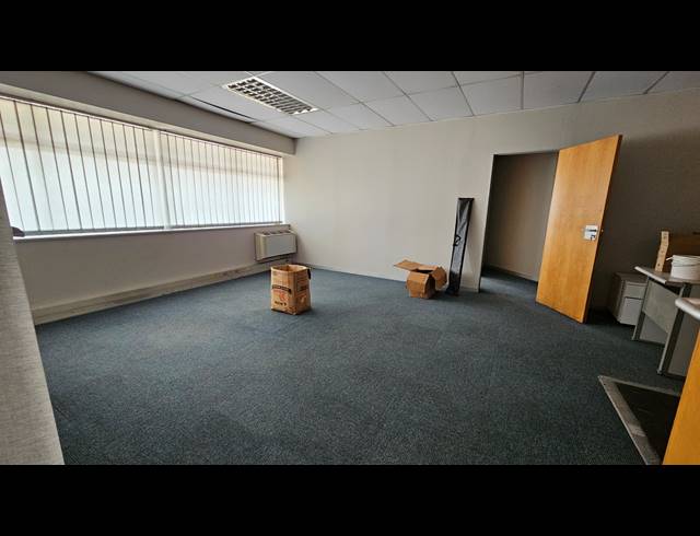 7,772M² WAREHOUSE TO LET IN ISANDO